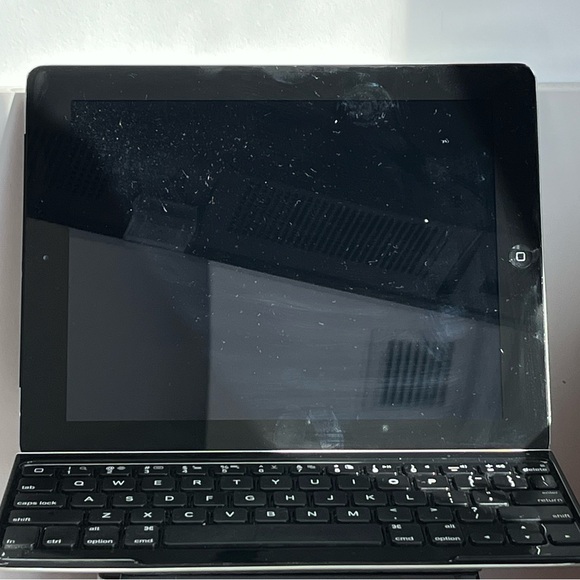 Apple iPad - Picture 3 of 10